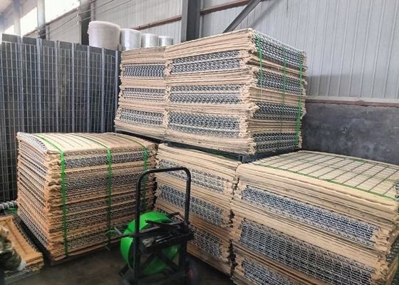 ขนาดหลุม 100 * 100 มิลลิเมตร รัฐทหาร  ป้องกัน Galvanized หลังการผสมผสานเพื่อการยึดตัวอย่างมีประสิทธิภาพ