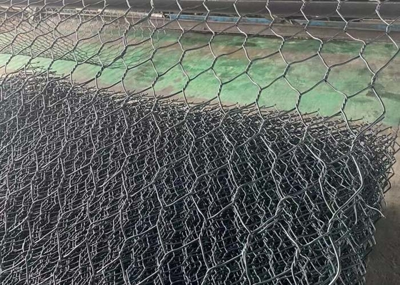 เป็นมิตรกับสิ่งแวดล้อม 60 มม. x 80 มม. ลวดตาข่ายเคลือบ PVC สีเขียวสำหรับปูลาด