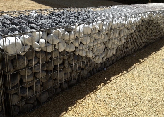 กระเช้า Gabion แบบเชื่อมที่ทนทาน 2.0 มม. อายุการใช้งานยาวนานในพื้นที่ตกแต่ง
