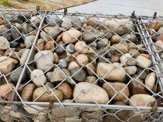 การควบคุมน้ําท่วม 3.2mm Gabion Mesh Cage สําหรับถุงก้อนหินกล่องก้อนหิน River เติมถุงก้อนหิน