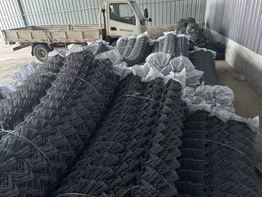 ตาข่ายป้องกันหินร่วงแบบยืดหยุ่นที่ให้โซลูชั่นการป้องกันเพื่อลดอันตรายจากหินร่วงบนทางลาดและถนน