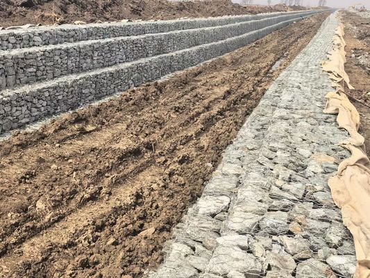 ธนาคารน้ําท่วมหรือธนาคารนําทาง Gabion Mesh ด้วยเส้นวงกว้าง 2.0mm-4.0mm