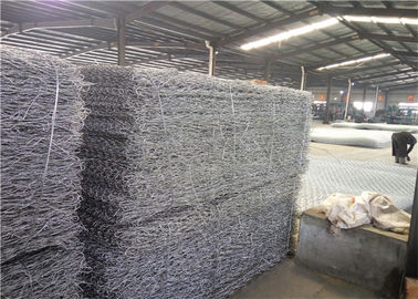 การเคลือบตามสั่ง ความแข็งแรงในการดึง 0.6m-0.9m ช่องสแควร์ สายเหล็กกระดาษ Gabion กรงกล่อง
