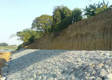 Gabions รอยตาข่ายทอหกเหลี่ยม / โครงสร้างลวดเหล็กร็อคที่นอน