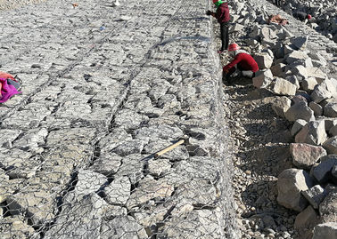 ลวดตาข่าย Gabion หกเหลี่ยม, ที่นอน Gabion ขนาด 60 * 80 มม. สำหรับป้องกันการกัดเซาะ